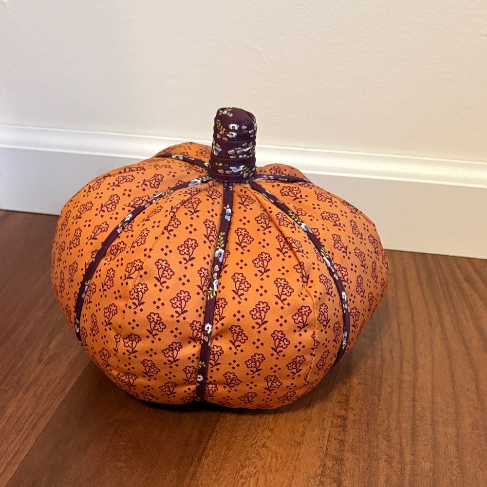 Vera Bradley Rachel Ditsy Fall Harvest Gold Pumpkin Pillow